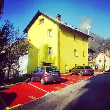 Nastanitev v družini Lux Center B&B - Pasja Grofica Idrija